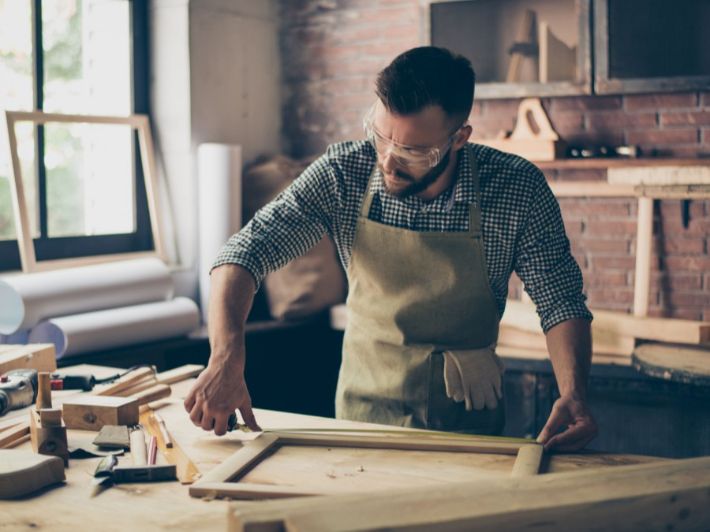 نجار بحي الواحه جدة